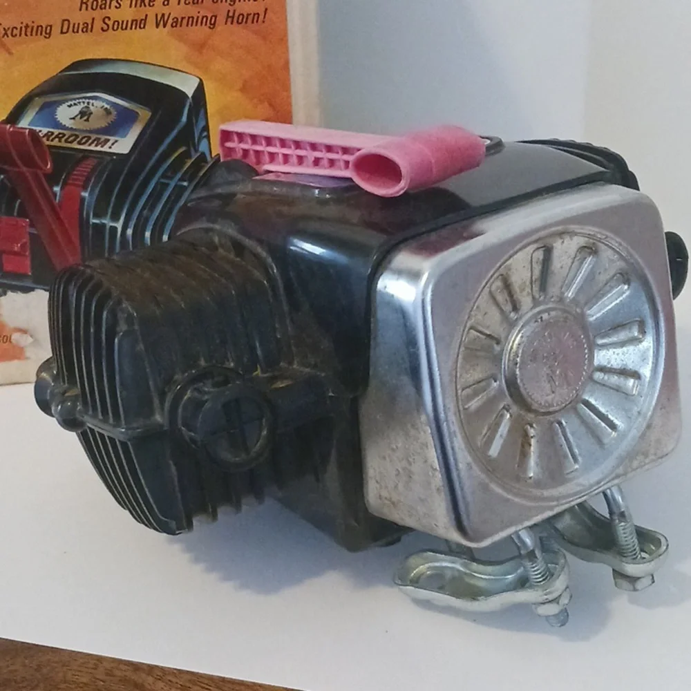 Vintage Rare 1964 Mattel engine for bikes and trikes - Picture 2 of 9